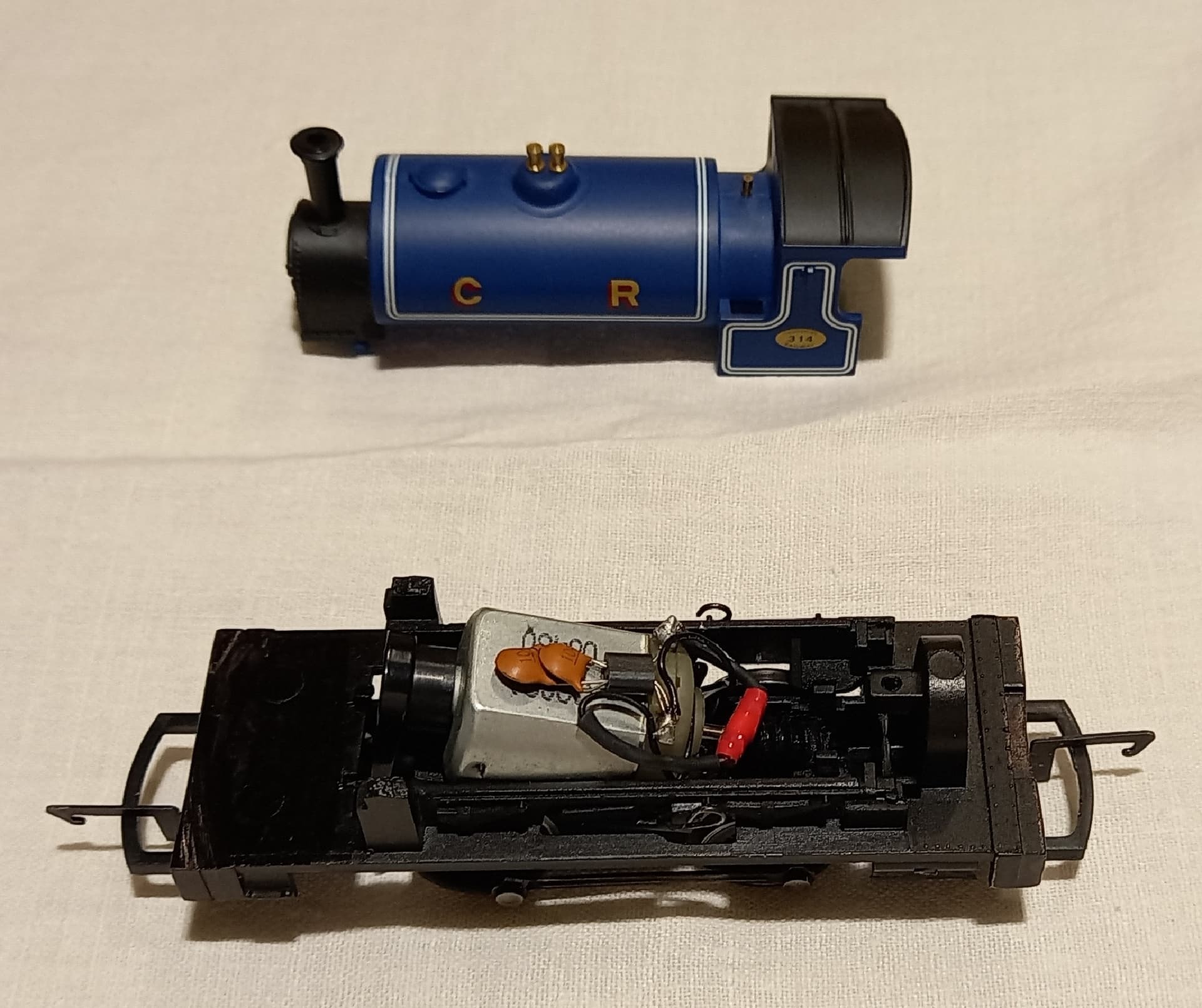 OLD HORNBY 0-4-0 CHASSIS (00 gauge) #1.jpg