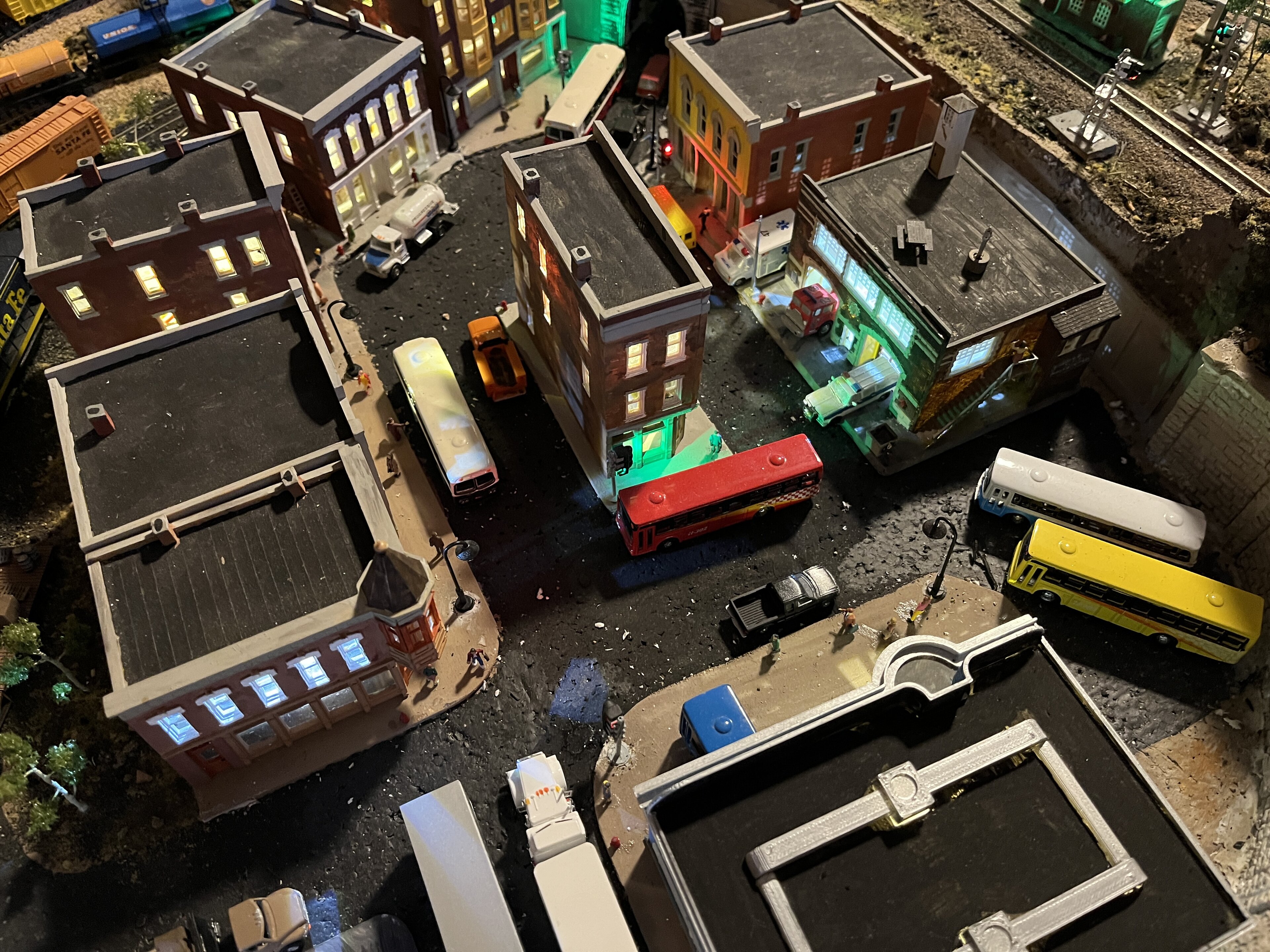 Picture of the town at night.