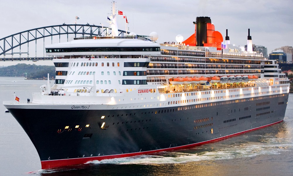 Queen Mary 2 in Sydney Aus..jpg