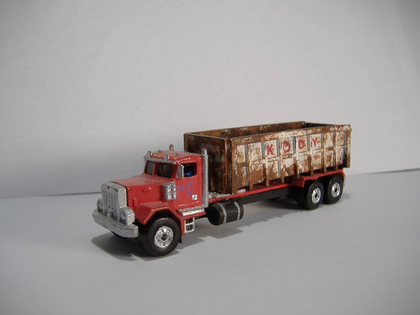 Roll-off dumpster truck