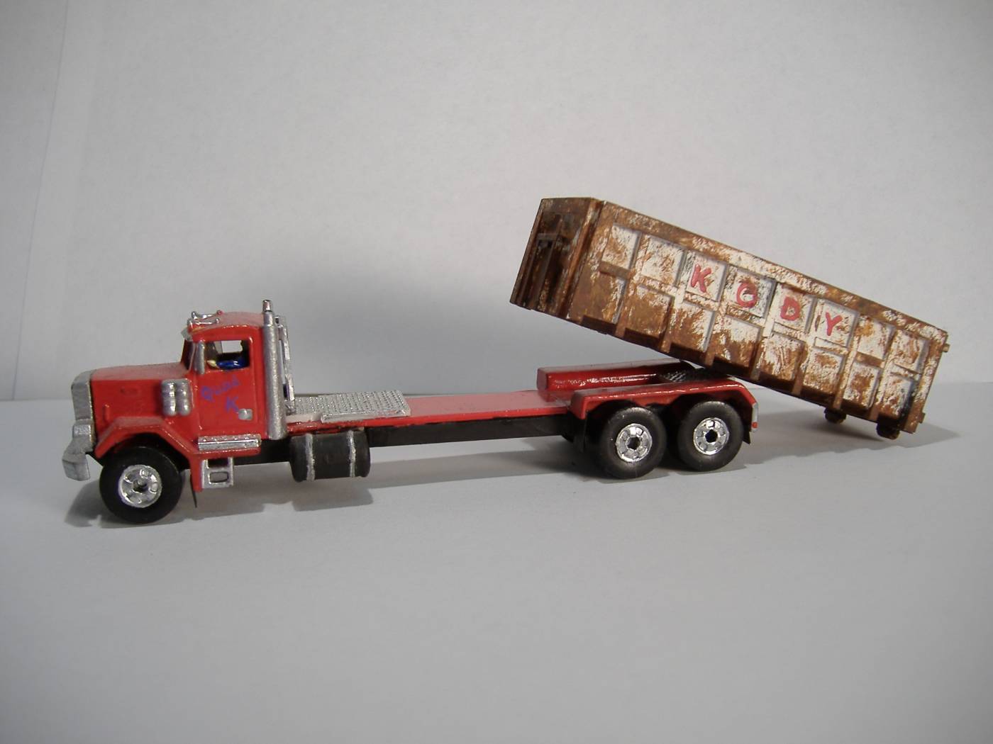 Roll-off dumpster truck