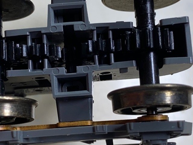SD40-2 RETAINING PIN HOLE.jpg