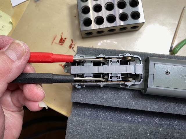 SD40-2 WHEEL PICK UP TEST.jpg