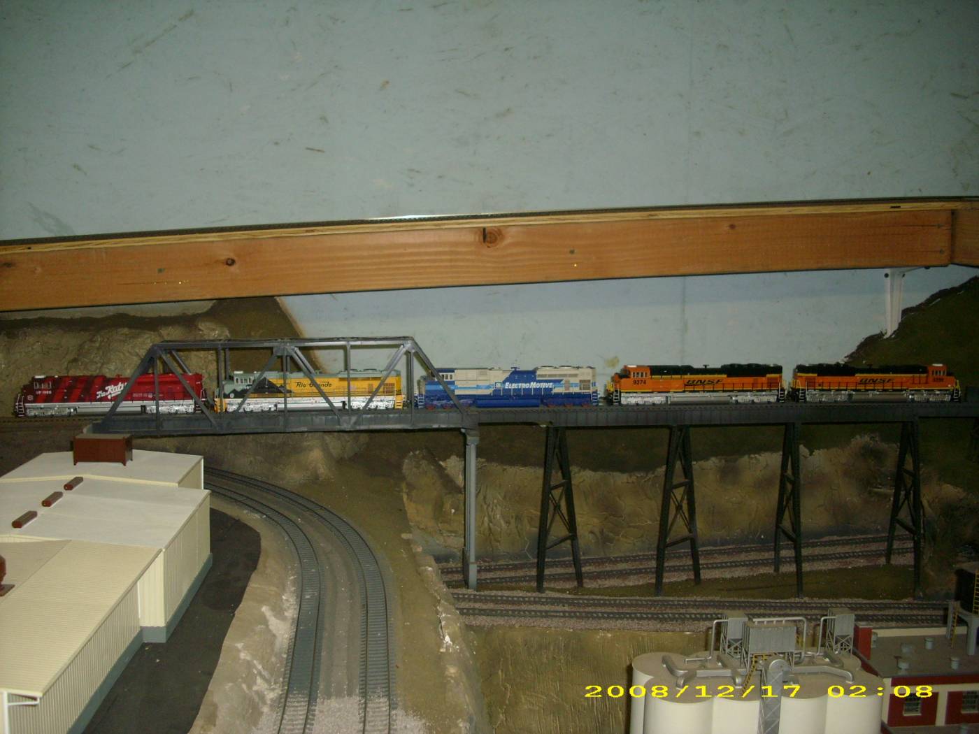 sd70aces on the bridge