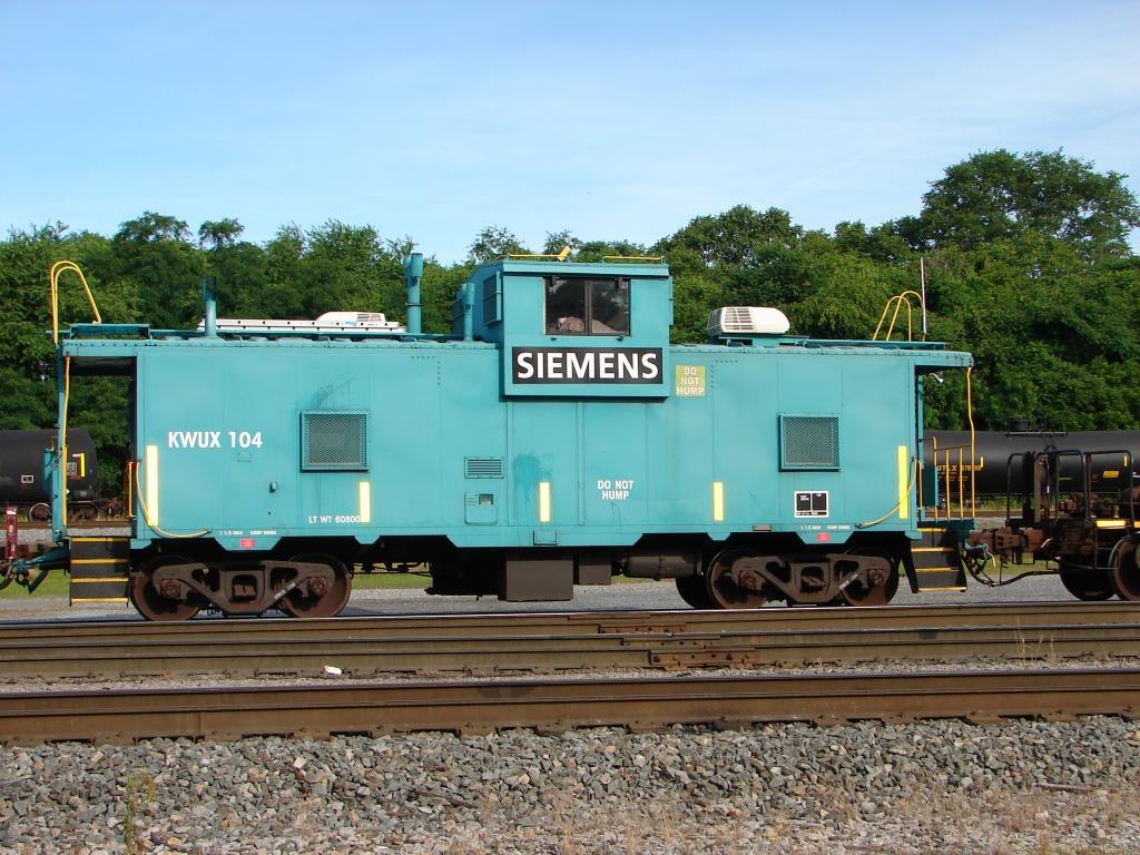 Siemens Caboose, KWUX10 and load at Vardo yard in Hagerstown, MD  July 2016