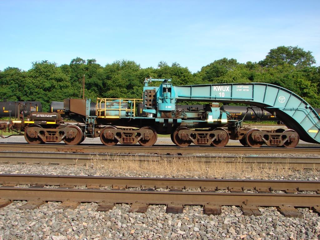 Siemens Caboose, KWUX10 and load at Vardo yard in Hagerstown, MD  July 2016