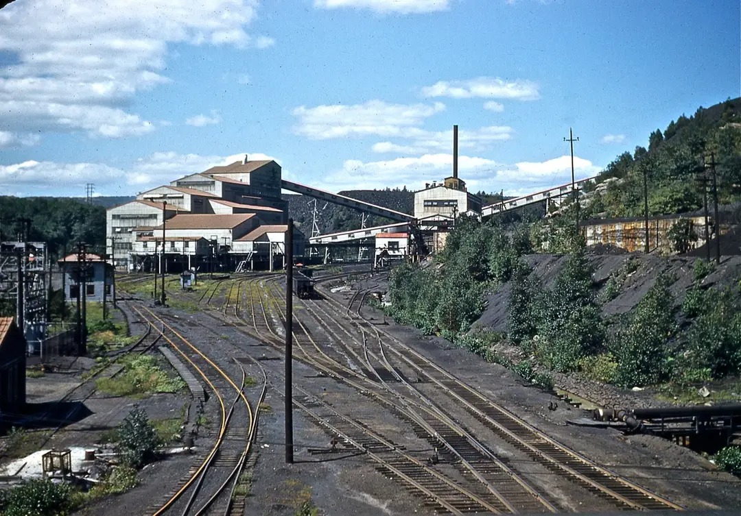 St. Nicholas Central Breaker - Bob Wanner Collection.jpg