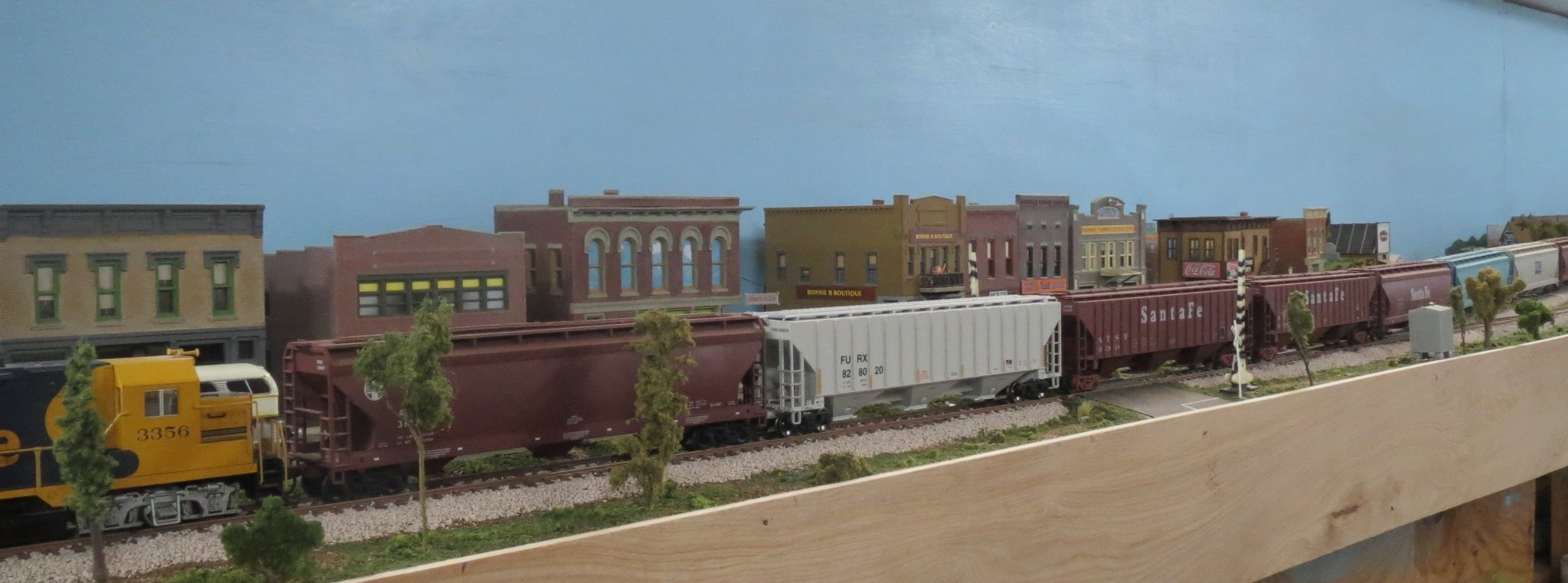 train with covered hoppers 1.JPG
