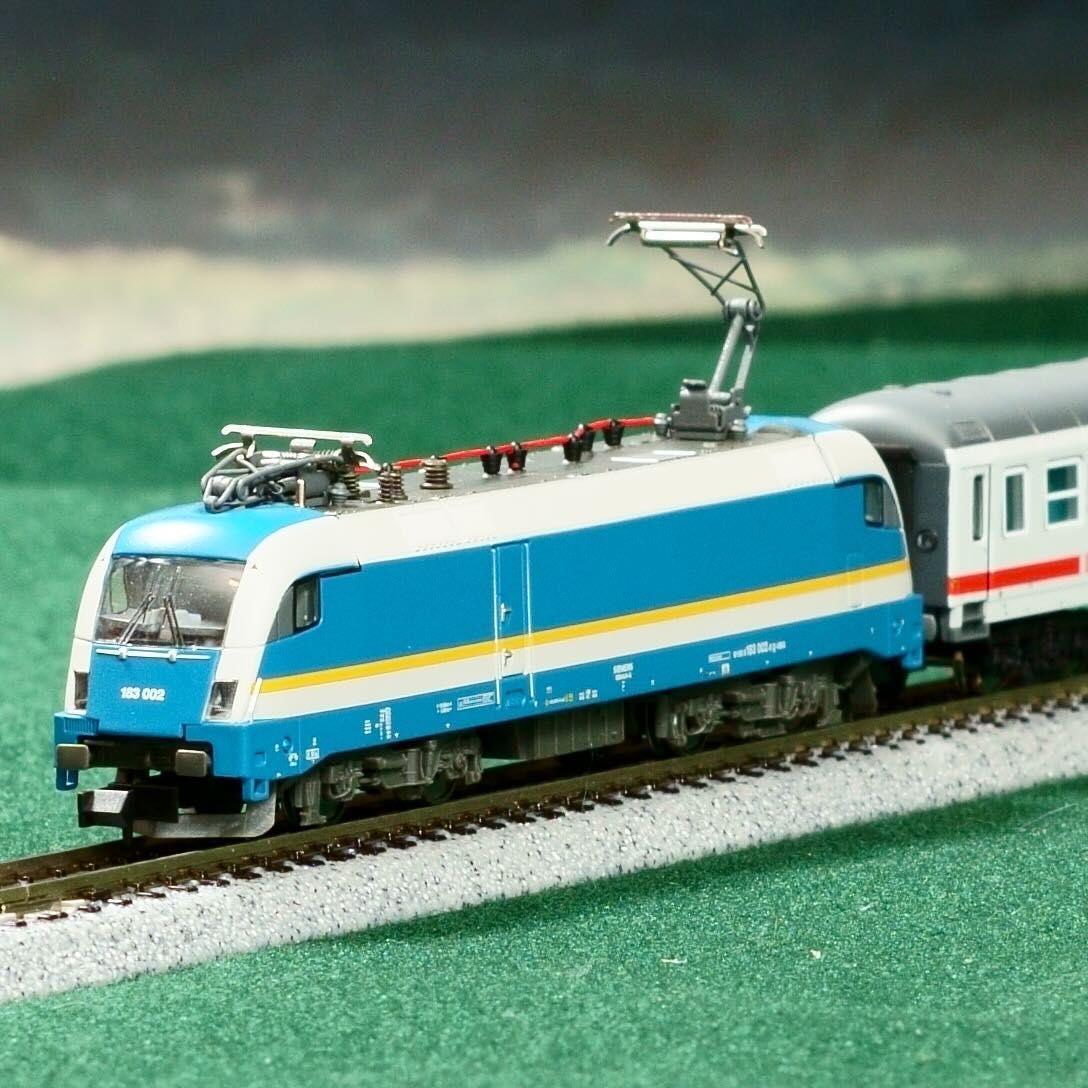Trix-Arriva-Taurus.jpeg