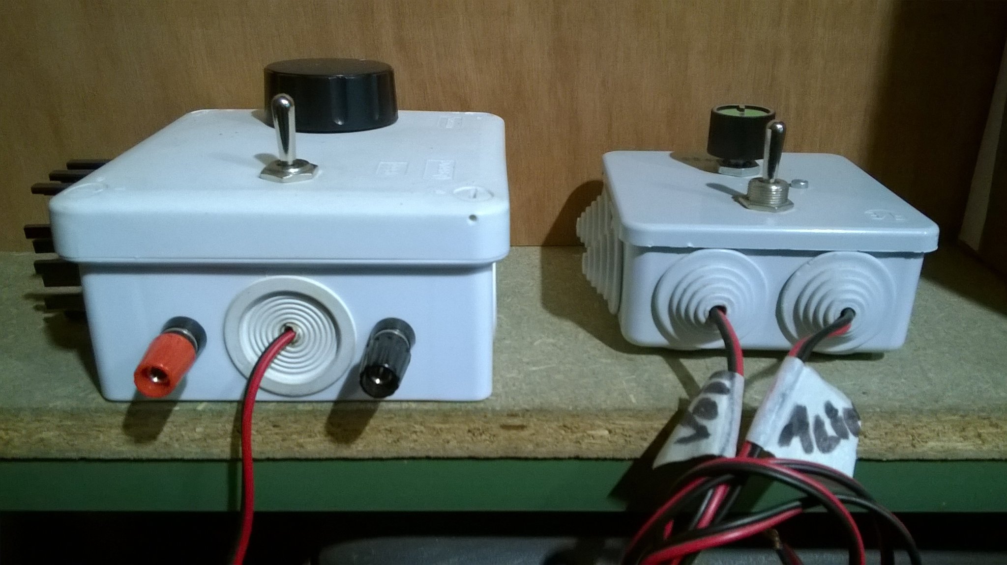 TWO TRACKS, TWO DC HOMEMADE CONTROLLERS !.jpg