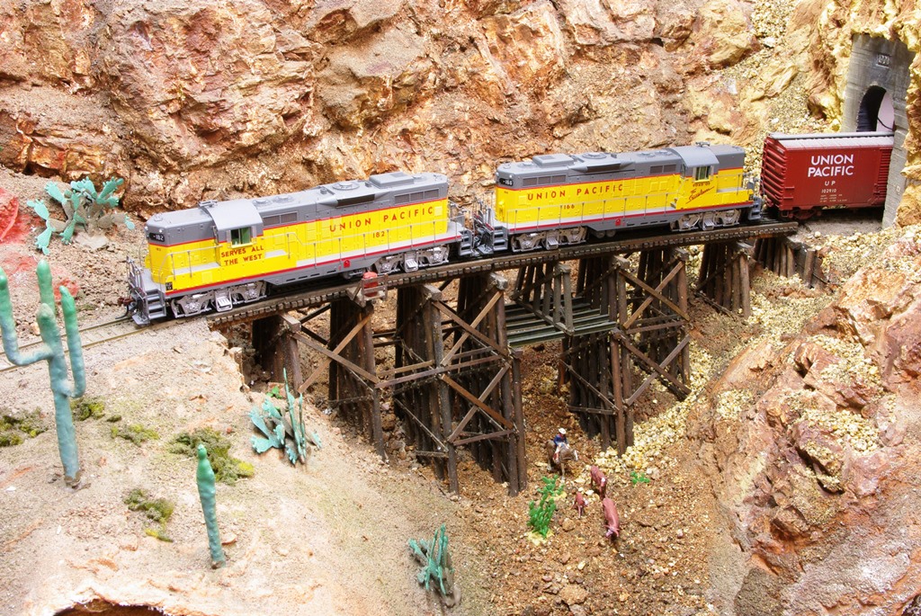 UP_GP_s_on_trestle