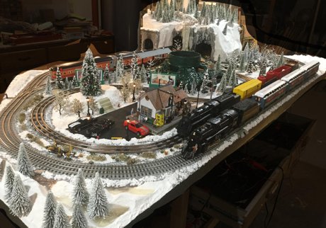 O-gauge_Christmas_Train_Layout_of_Ted_01-460.jpg