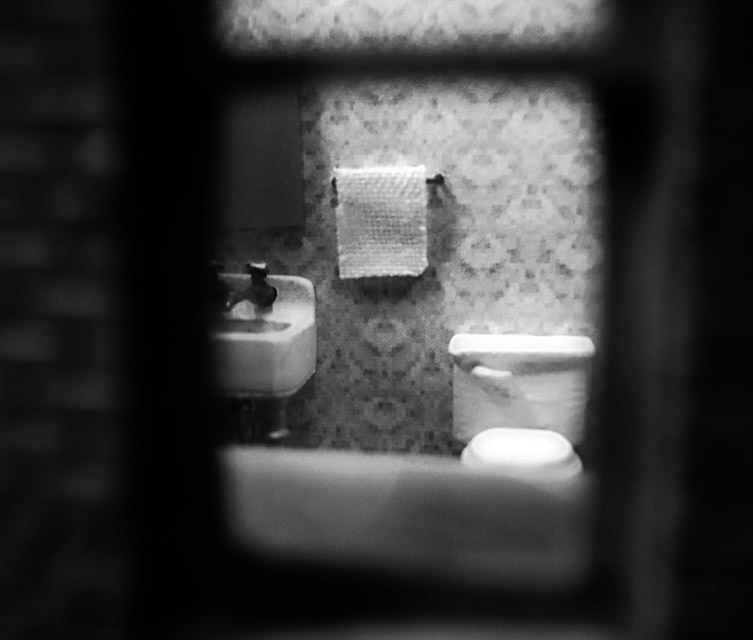bathroom01.jpg
