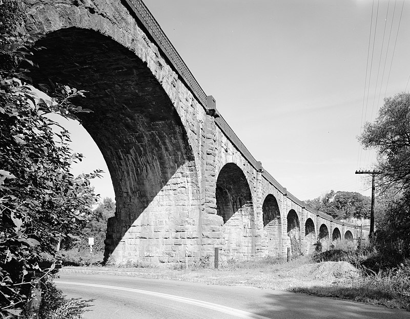 800px-Thomas-viaduct-1.jpg